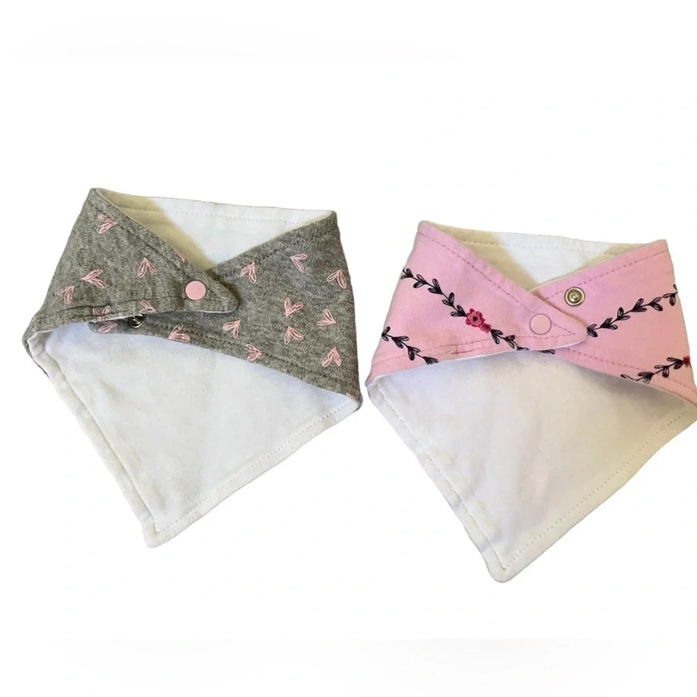 2 stylish bibs 100% cotton incl snap closures with 2 size options for comfort